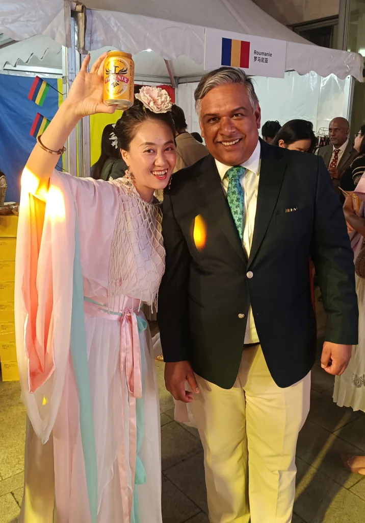 20国法语国大使馆美食文化在比利时大使馆相聚The 20 French-speaking countries' embassies' food night was held at the Belgian Embassy!