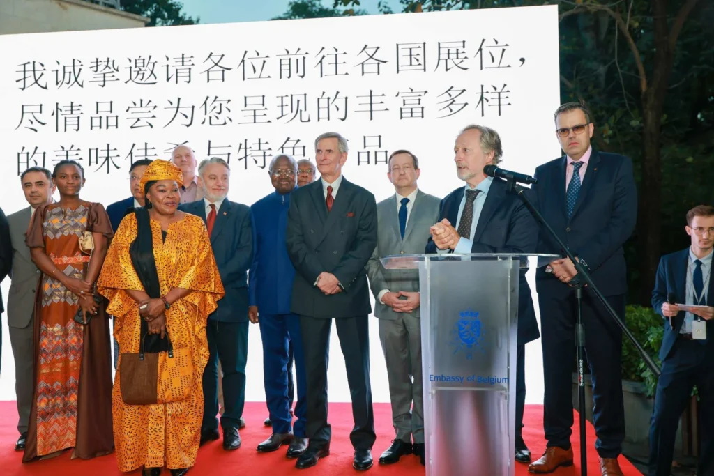 20国法语国大使馆美食文化在比利时大使馆相聚The 20 French-speaking countries' embassies' food night was held at the Belgian Embassy!