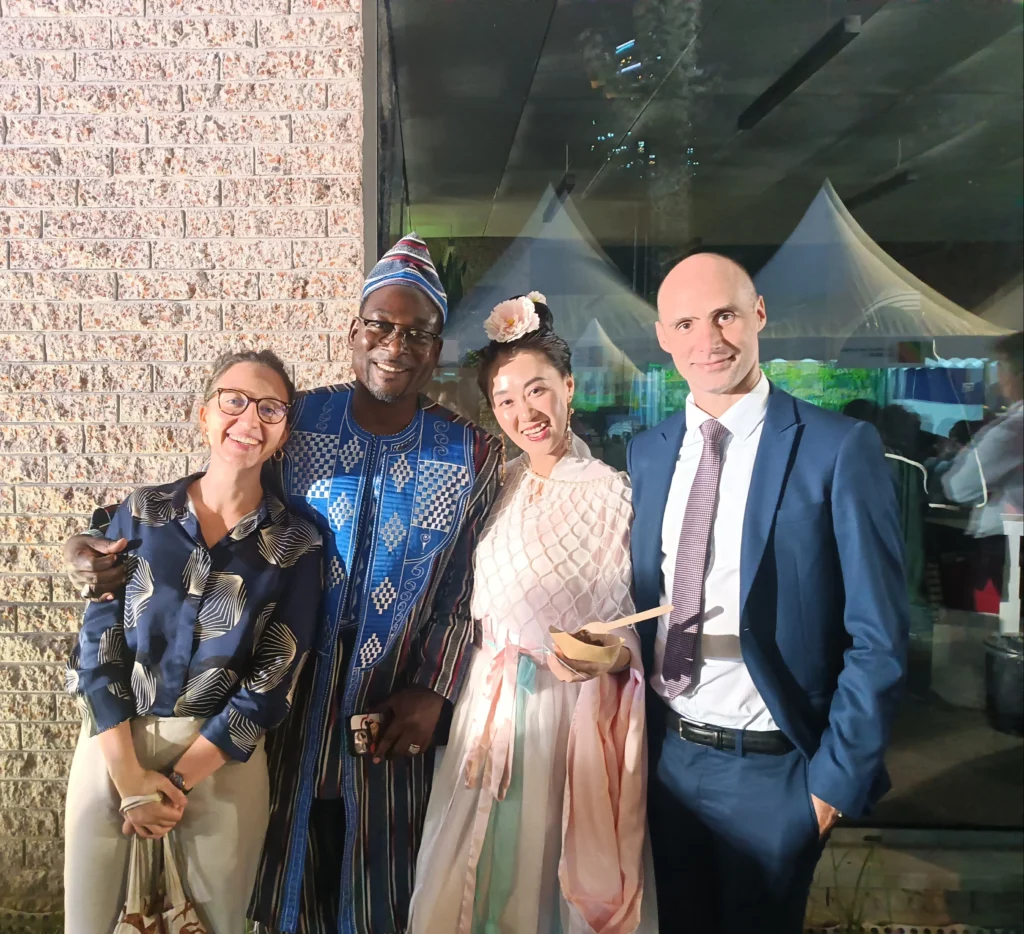 20国法语国大使馆美食文化在比利时大使馆相聚The 20 French-speaking countries' embassies' food night was held at the Belgian Embassy!