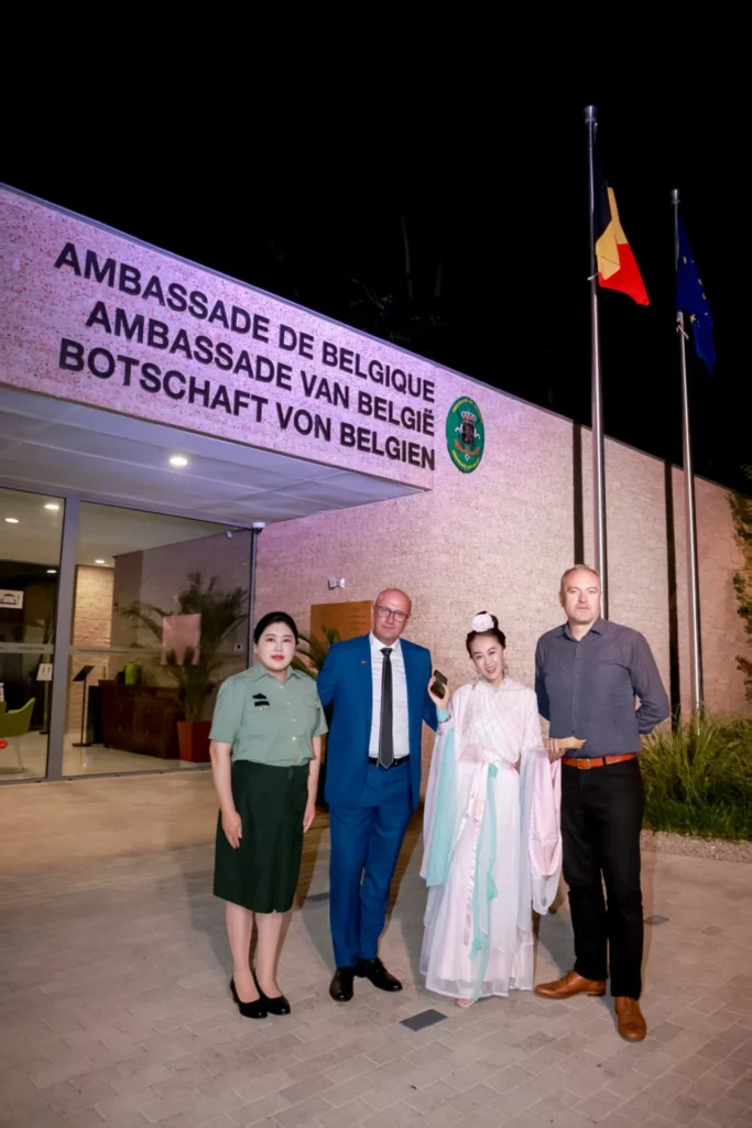 20国法语国大使馆美食文化在比利时大使馆相聚The 20 French-speaking countries' embassies' food night was held at the Belgian Embassy!
